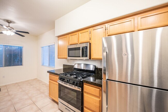 Building Photo - 2-Bedroom, 2-Bath House - Las Vegas, NV