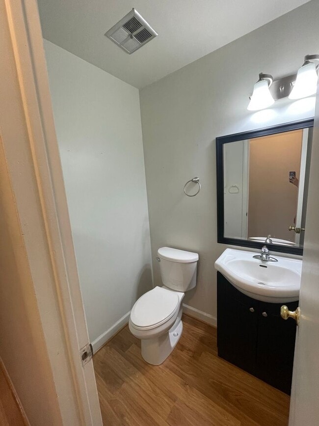 Building Photo - Beautiful 4 Bedroom Home in Ypsilanti! - F...