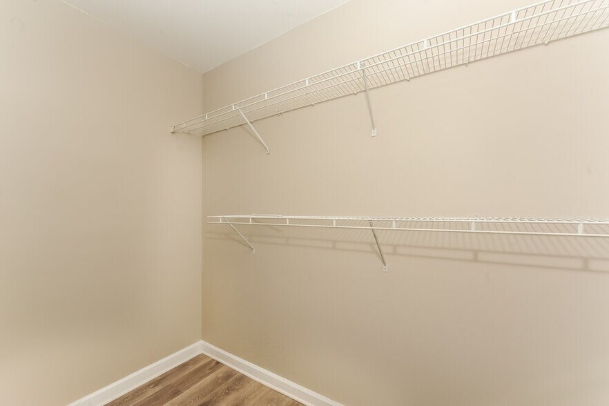 Building Photo - 240 Hardwood Ct