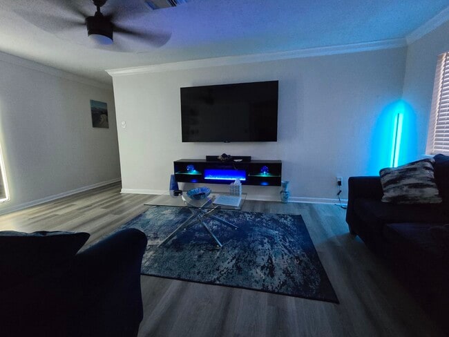 Building Photo - 1815 Bahama Dr