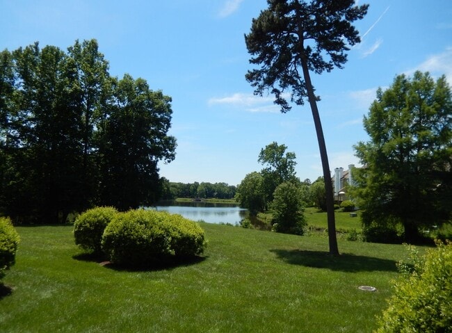 Building Photo - Fabulous Waterfront, 3 level townhouse