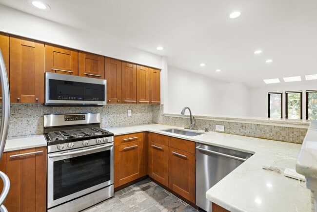 Building Photo - 766 Spinnaker Ct
