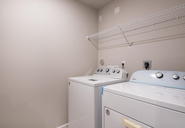 Building Photo - 3944 SE Caladium Ct