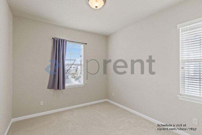 Building Photo - Unit