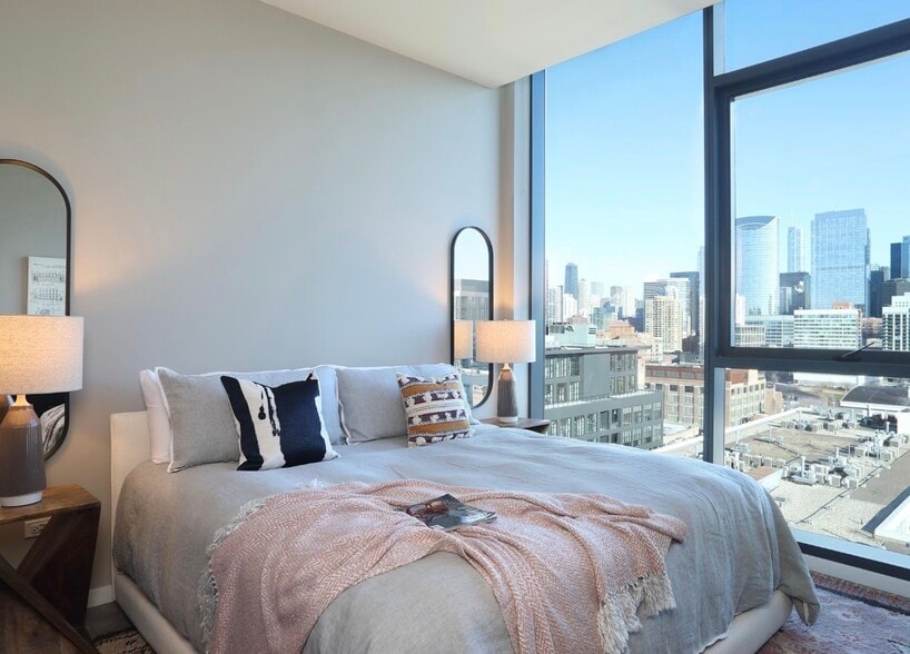 Building Photo - 900 W Washington Blvd