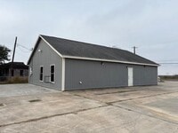 Building Photo - 3278 N Main St