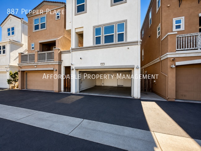 Building Photo - 887 Pepper Pl