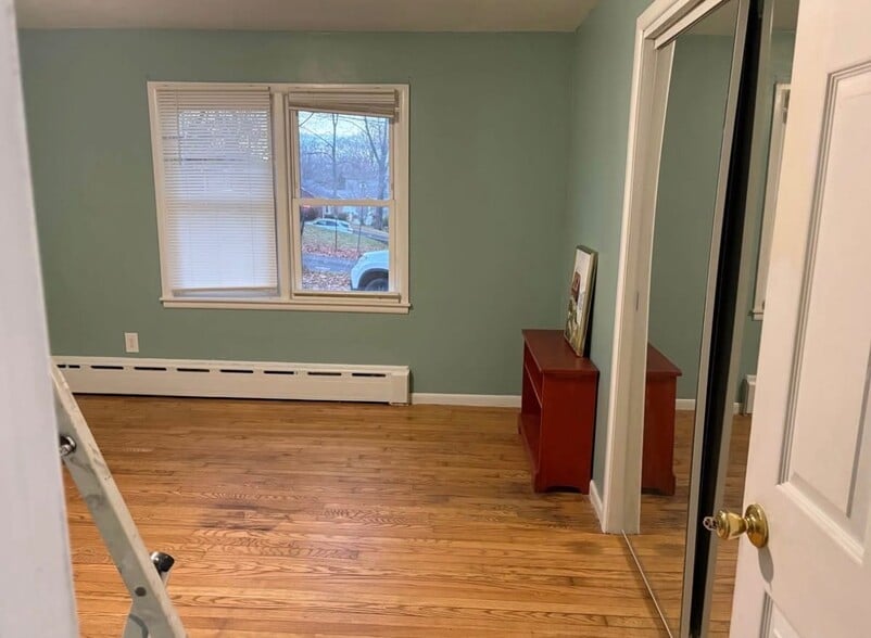 Building Photo - 233 Roosevelt Ave