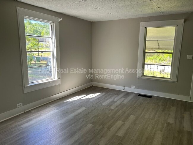 Building Photo - 926 N 9th St