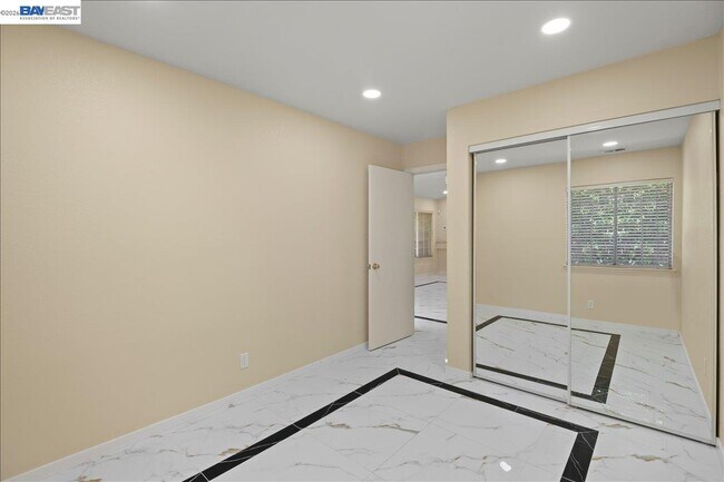 Building Photo - 38806 Litchfield Cir