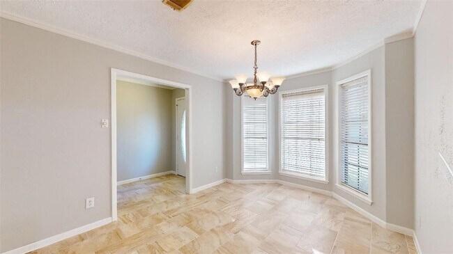 Building Photo - 3904 Windwood Cir