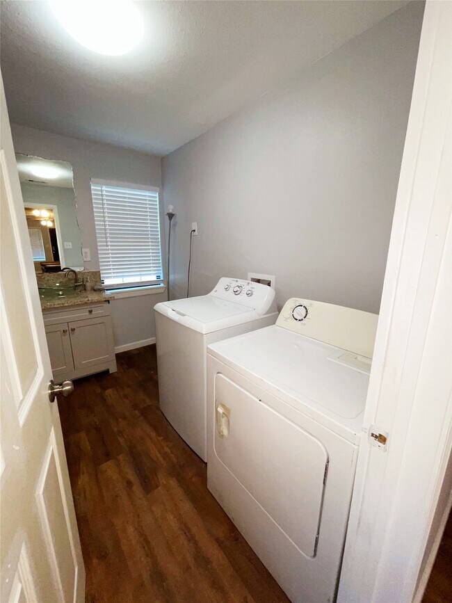 Building Photo - 3627 Keeland St