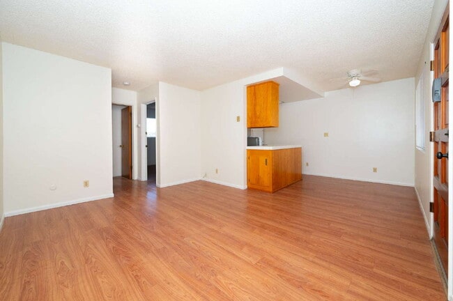 Building Photo - Chula Vista Large Upstairs 1 Bed / 1 ba. R...