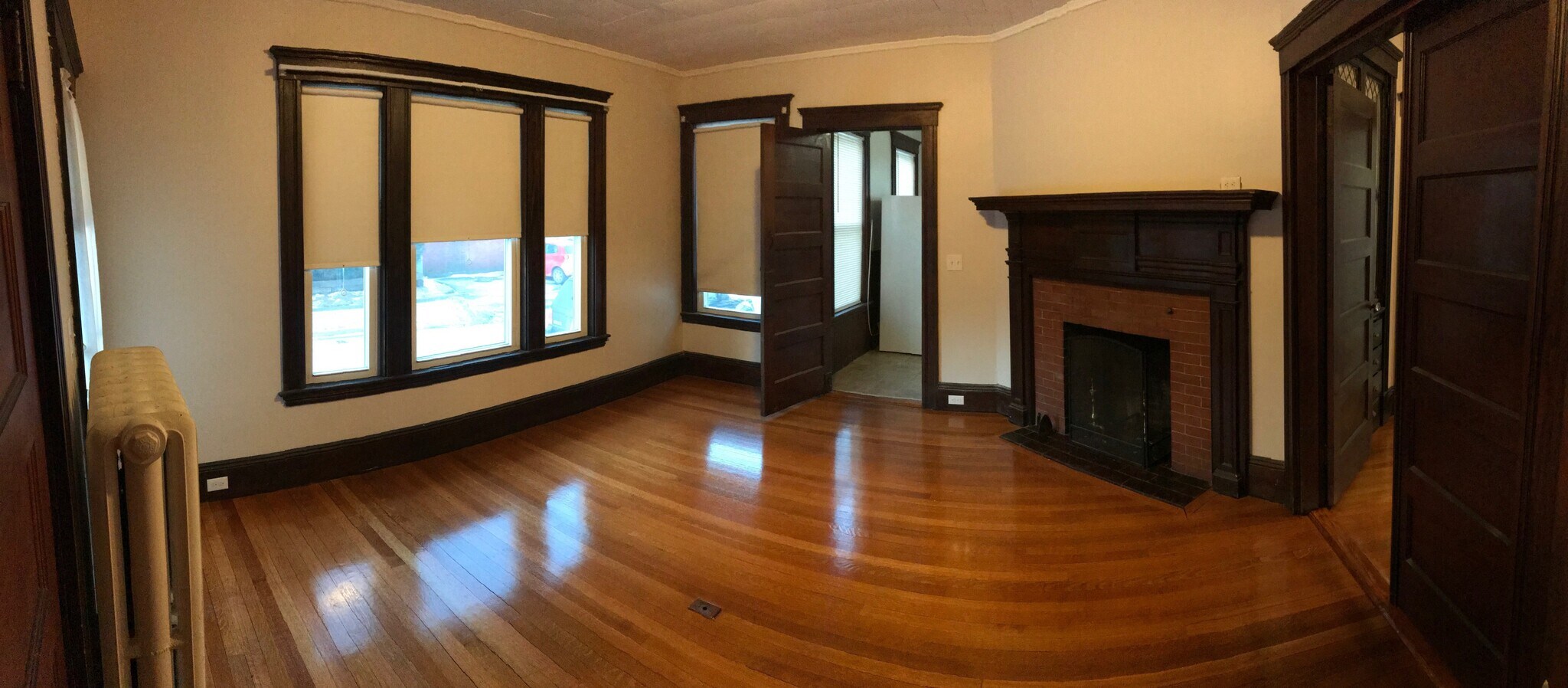 Living room - 82 Bridge St
