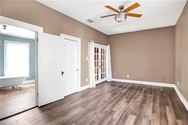 Building Photo - 112 Espejo St