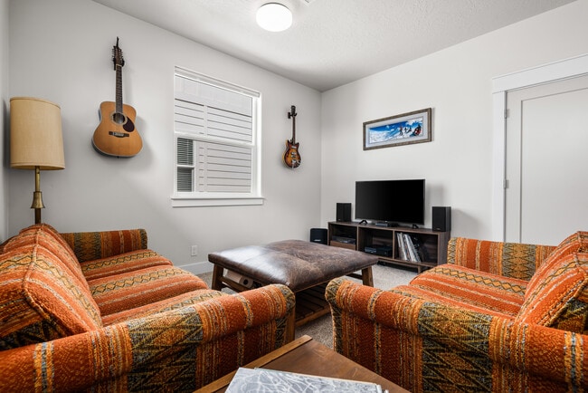 Building Photo - 3340 W Lassen Dr