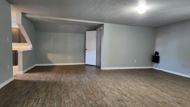 Building Photo - 3214 E 10th Ave
