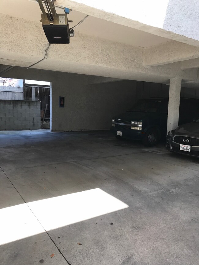 garage - 1148 San Rafael Ave