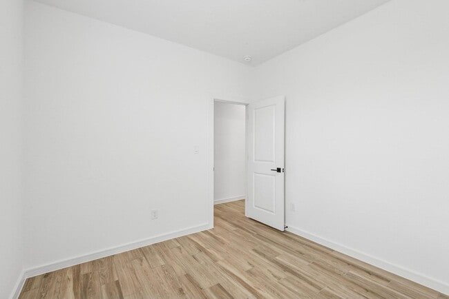 Building Photo - 121 Knight Byu Dr