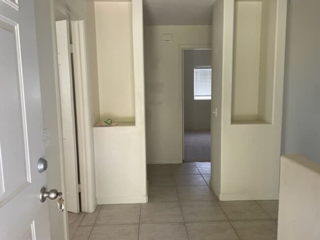 Building Photo - $4,000 / Beautiful 3 bedrm/2 bath home wit...