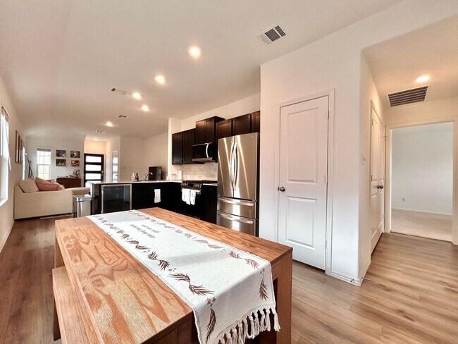 Building Photo - 3 BR / 2 BA Home for Rent in Hutto