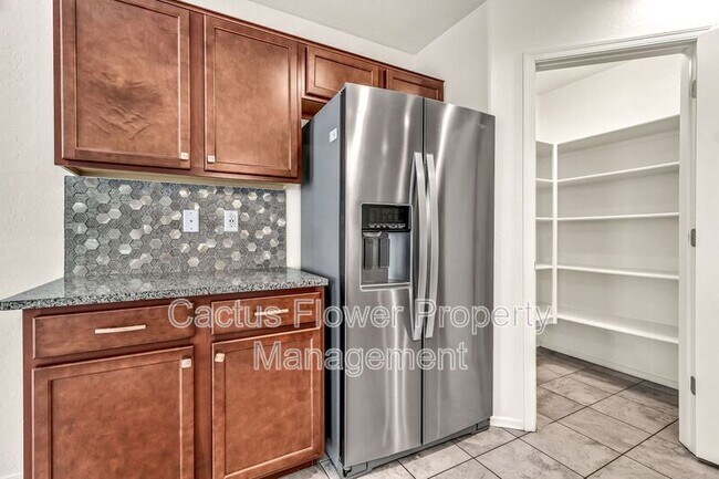 Building Photo - 1245 N Balboa