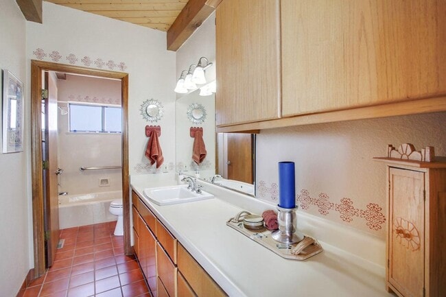 Building Photo - 3 Bedroom, 2 Bathroom Home in North Albuqu...