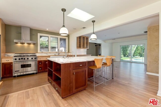 Building Photo - 2670 Carmar Dr