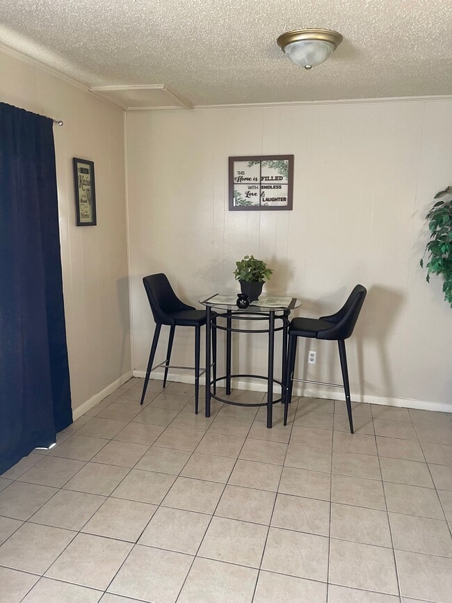 Dining Area - Villa Nueva Apartments