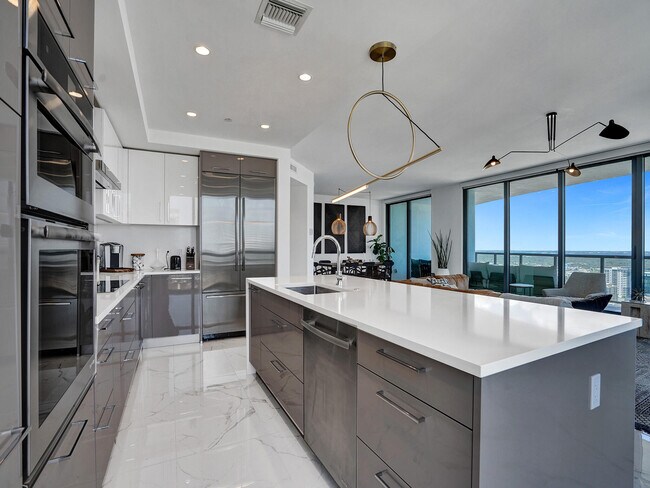 Building Photo - 100 E Las Olas Blvd