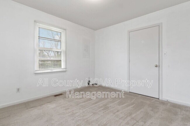 Building Photo - 211 Church St