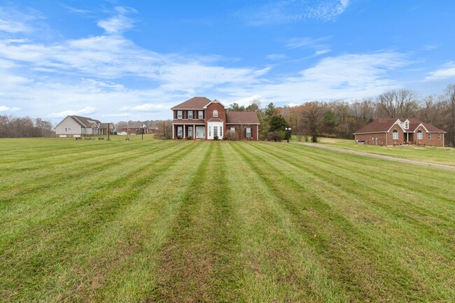 Building Photo - Lovely Single Family Home with Land