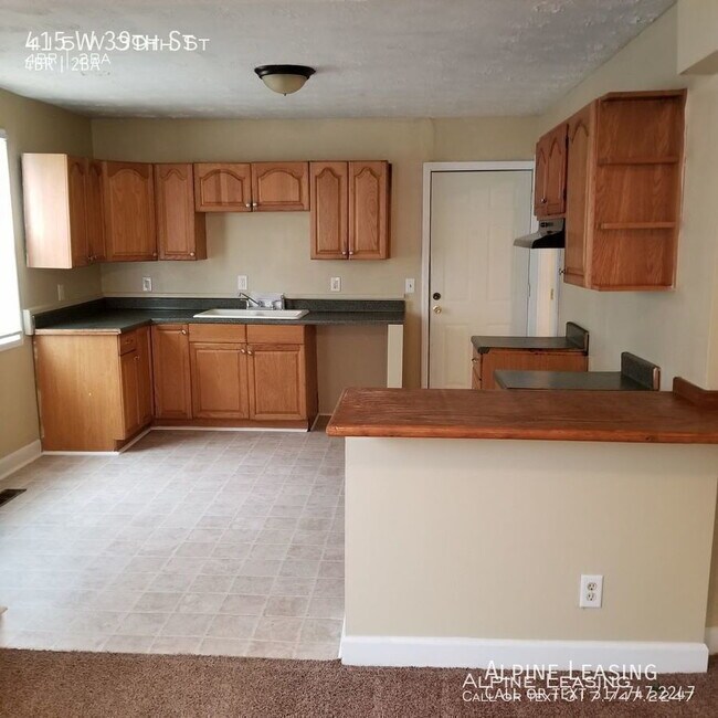 Building Photo - 415 W 39th St