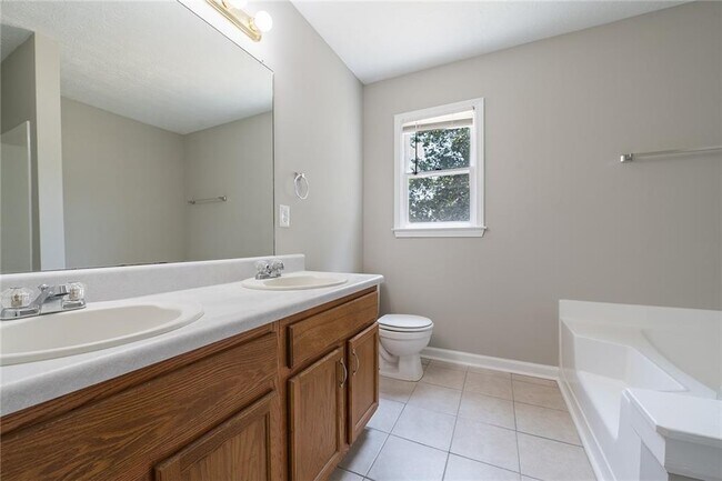 Building Photo - 493 Silverthorne Cir