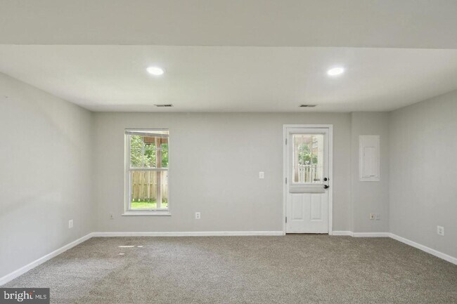 Building Photo - Amazing, updated end unit townhome backing to trees and open common area in Centre Ridge neighbor...