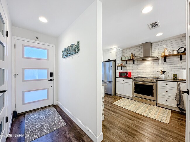 Building Photo - 2009 Seminole Rd