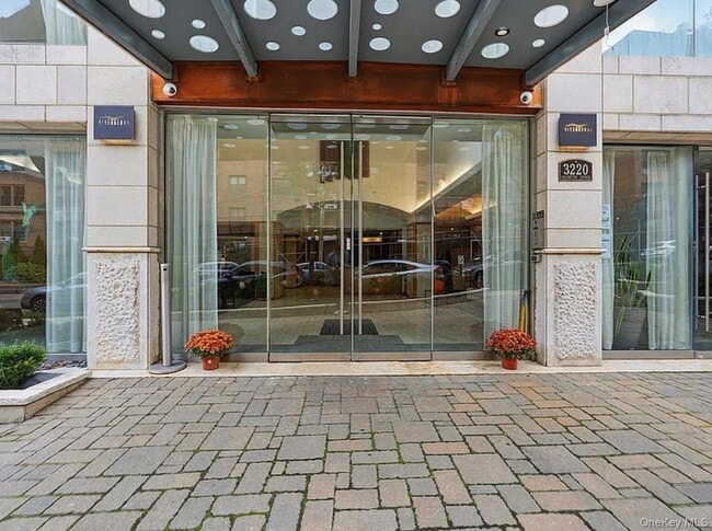 Building Photo - 3220 Arlington Ave