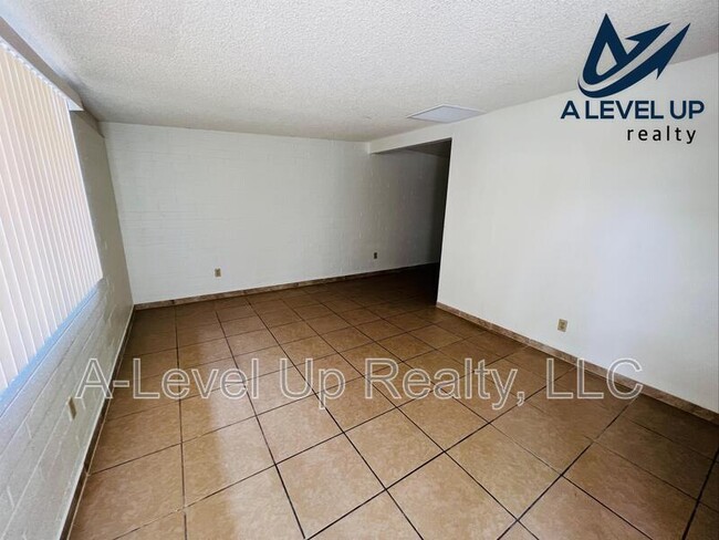 Building Photo - 3519 E Ellington Pl