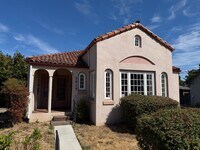 Building Photo - 2015 NW Van Buren Ave