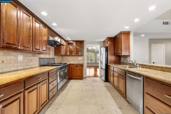 Building Photo - 313 Deepcreek Ct