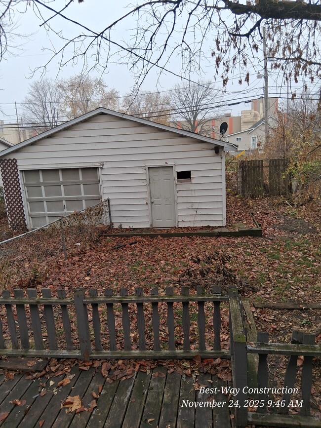 Building Photo - 2057 N Charles St