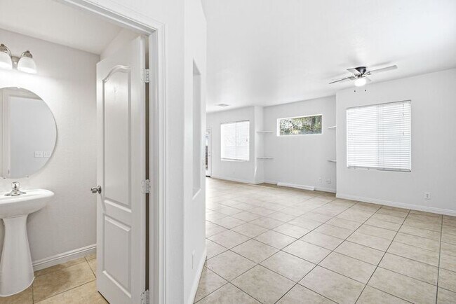 Building Photo - Inviting 3-Bedroom Home with Oversized Loft in Gated Southwest Community