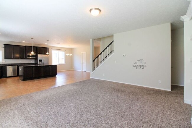 Building Photo - 727 Pinnacle Dr