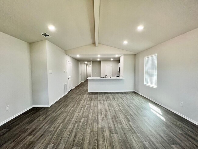 Building Photo - New Home in New Tolar Oaks Neighborhood