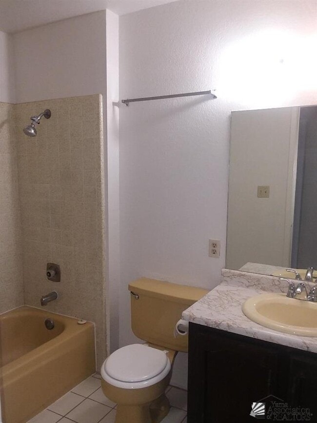 Building Photo - 833 S Avenue A