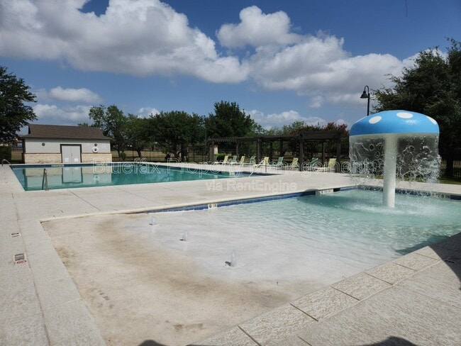 Building Photo - 3306 Putnam Fields