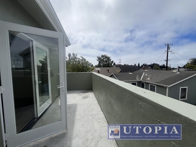 Building Photo - 528 Dufour St