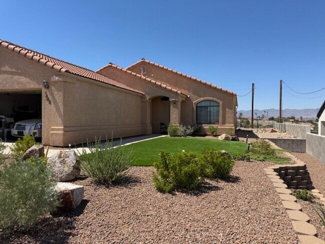 Building Photo - 3 Bedroom 2 bath Home Boat Deep Garage and RV parking Near Safeway