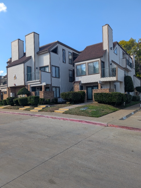 Building Photo - 2310 Bamboo Dr