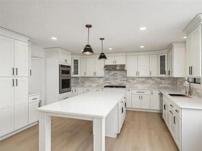 Building Photo - 7783 Kingsview Ln N